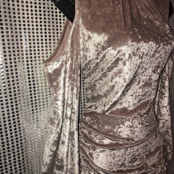(NWT) #Express Crushed Velvet Cold Shoulder Dress - Picture 4 of 8